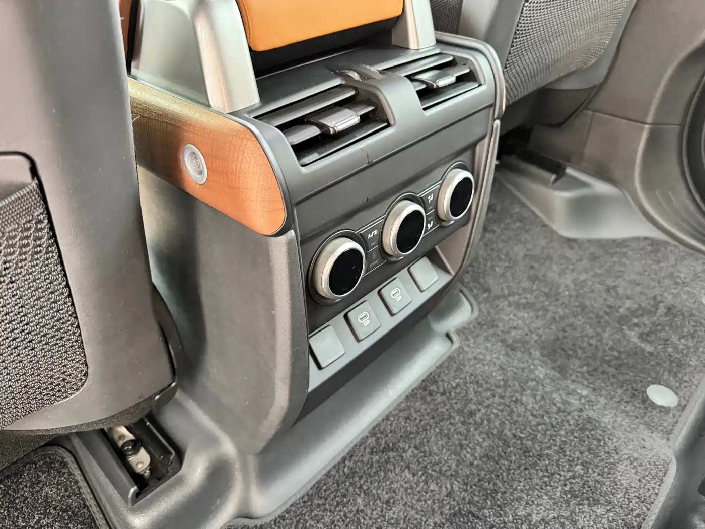 Land Rover Defender 2023 130 3.0T P400 X фото 20