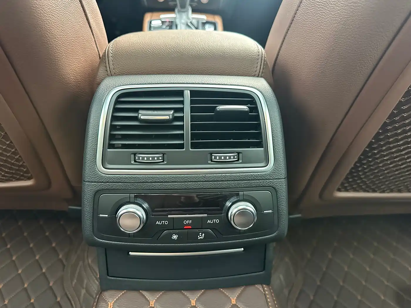 Audi A6L 2018 30th Anniversary 30 FSI Style фото 29