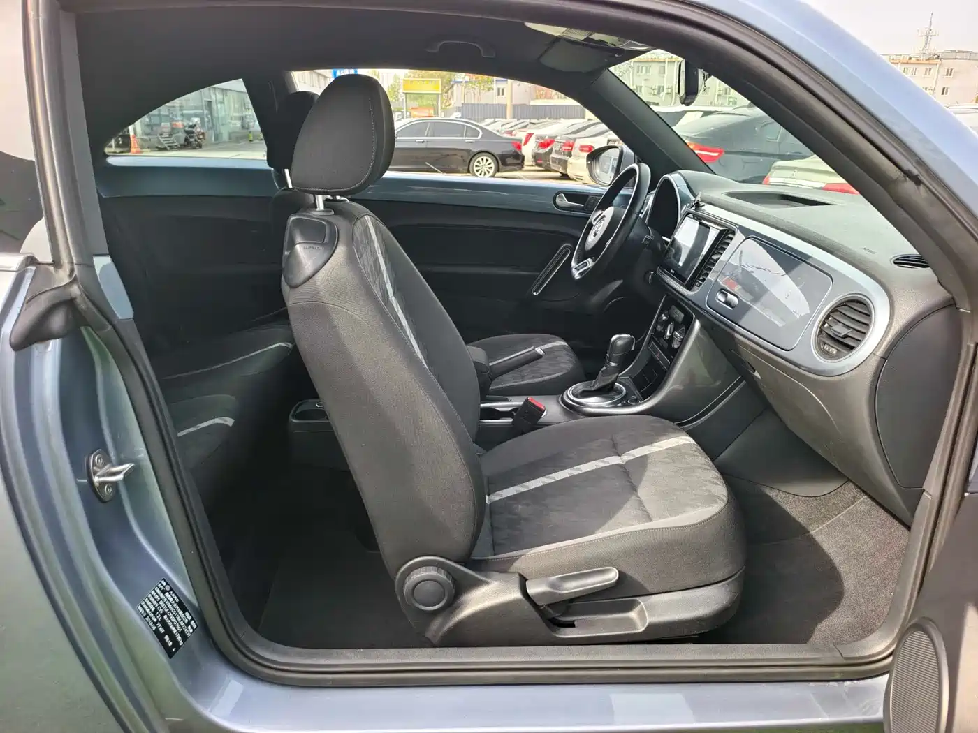 Volkswagen Beetle 2018 180TSI Charming Red Edition фото 12