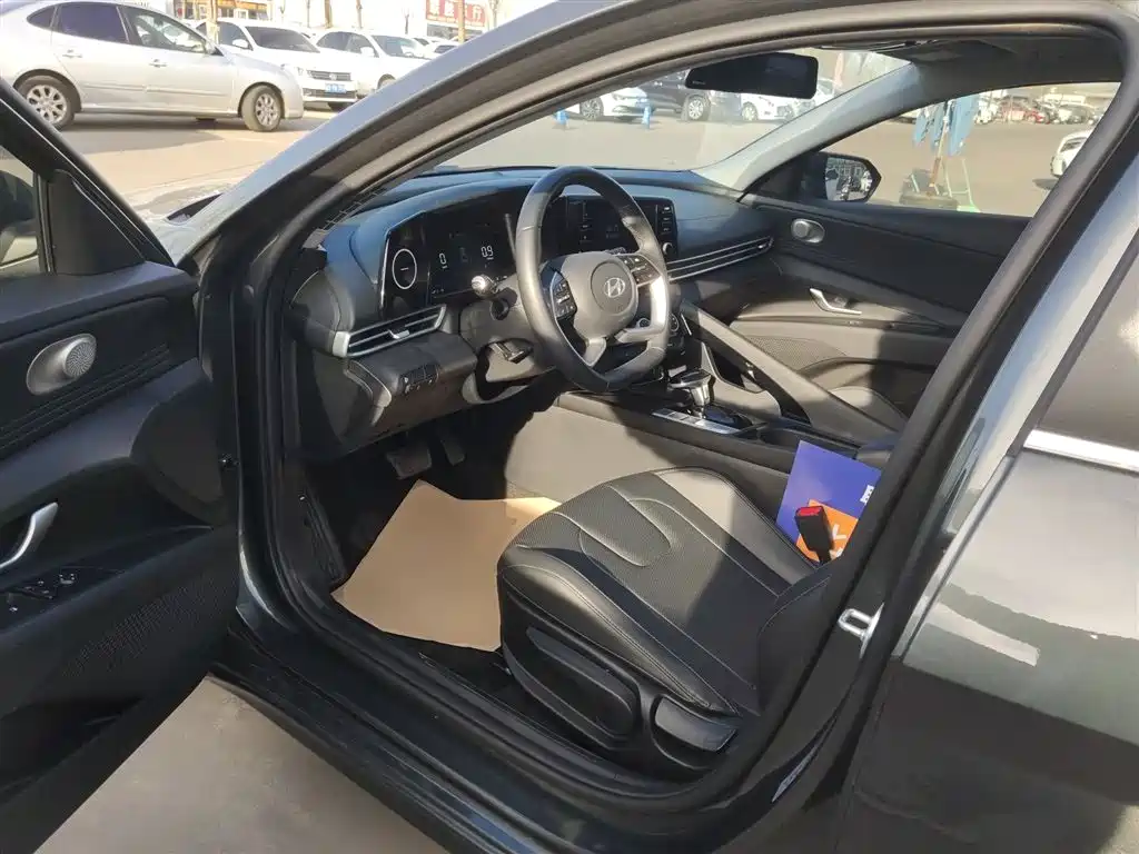 Hyundai Elantra 2023 1.5L CVT GLX Elite Edition фото 12