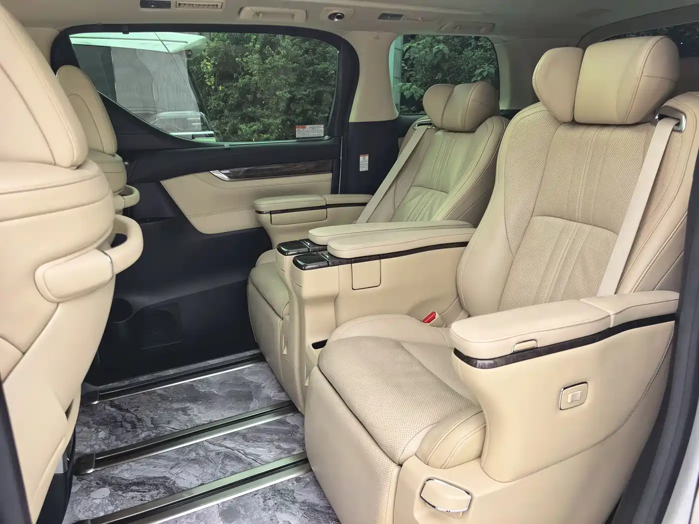 Toyota Alphard 2019 Hybrid 2.5L Premium Edition фото 8