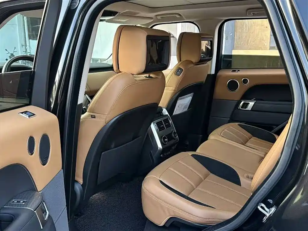 Land Rover Range Rover Sport 2021 3.0 L6 Gloss Black Edition фото 6
