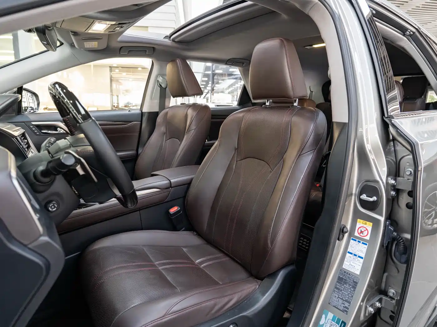 Фото 11 - Lexus RX