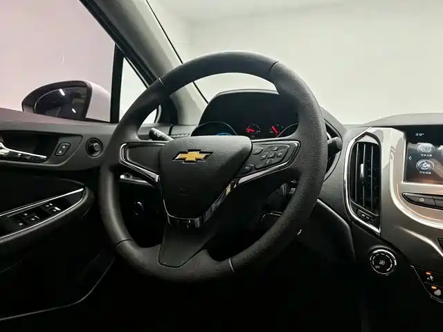 Chevrolet Cruze 2018 2017 1.5L Hatchback Auto Style