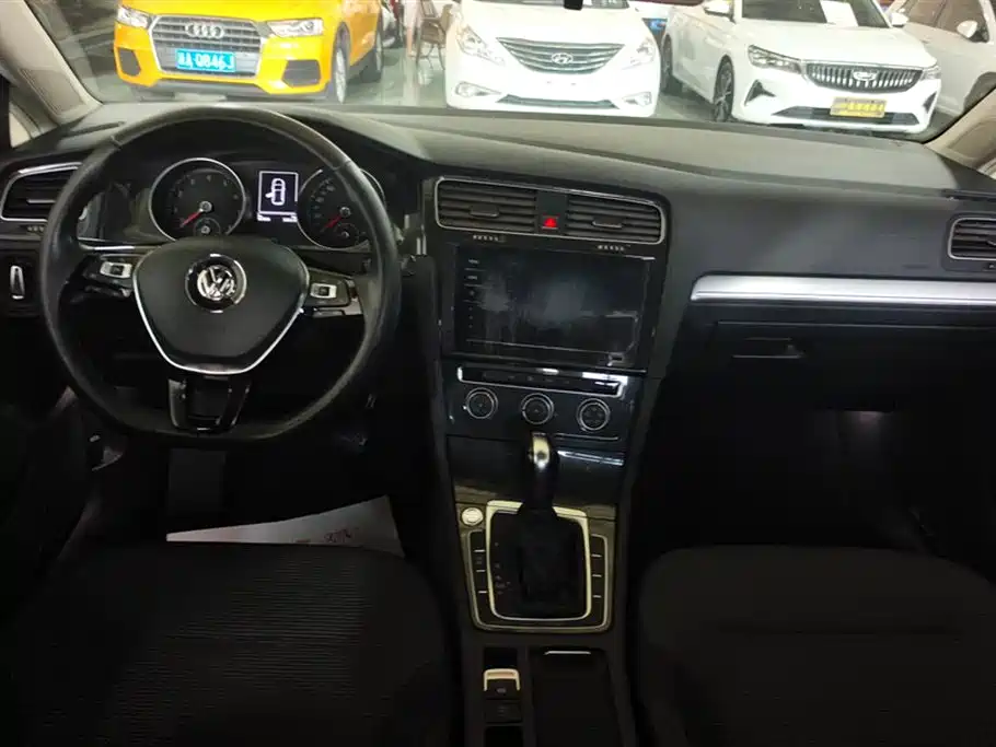 Volkswagen Golf 2020 Beloved Edition 280TSI DSG Comfort фото 12
