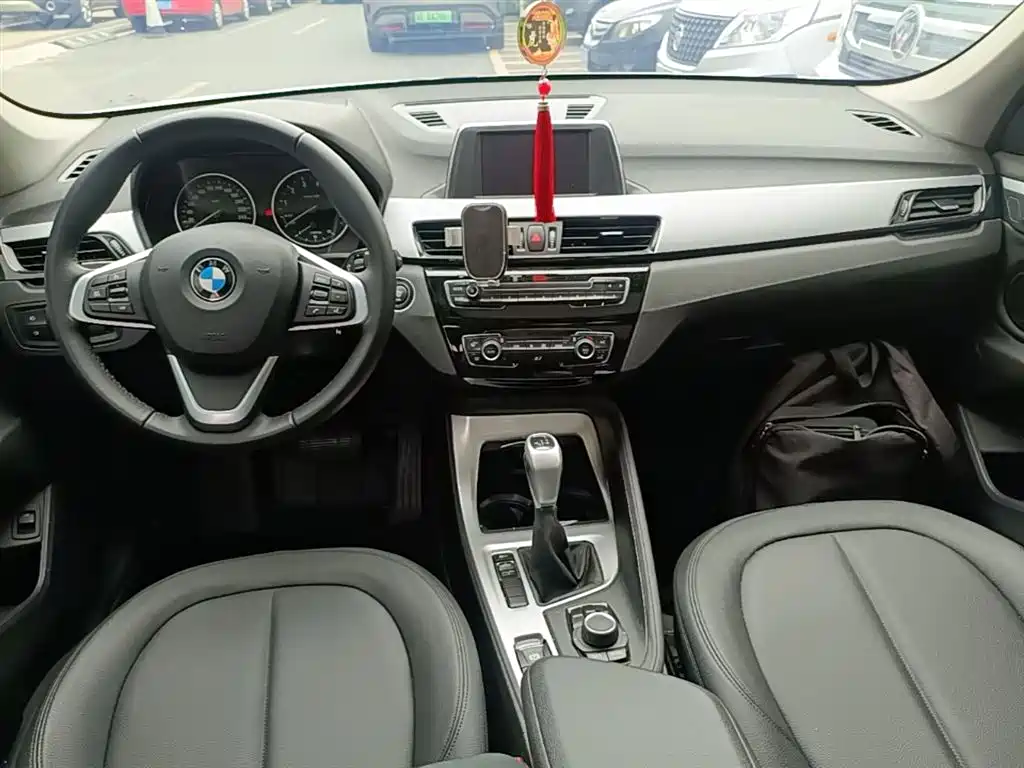 BMW X1 2018 sDrive20Li Leading Model фото 10