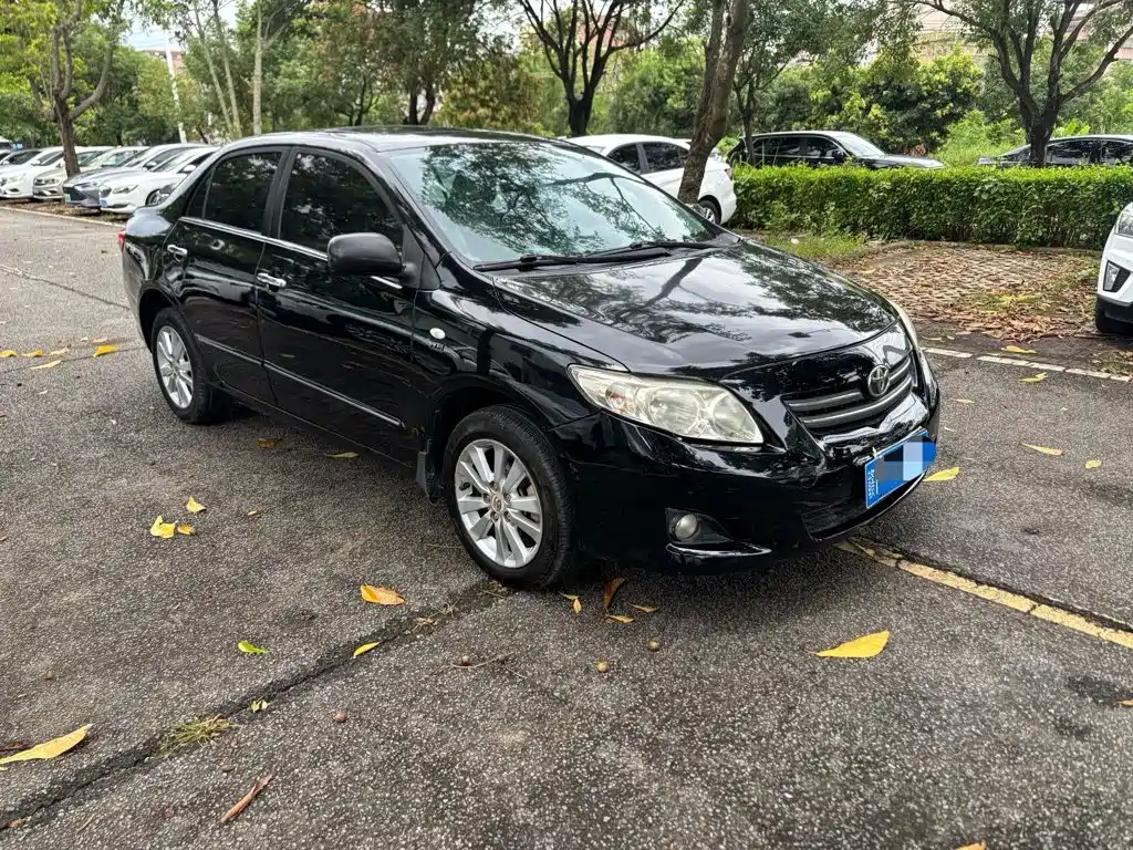 Фото 2 - Toyota Corolla