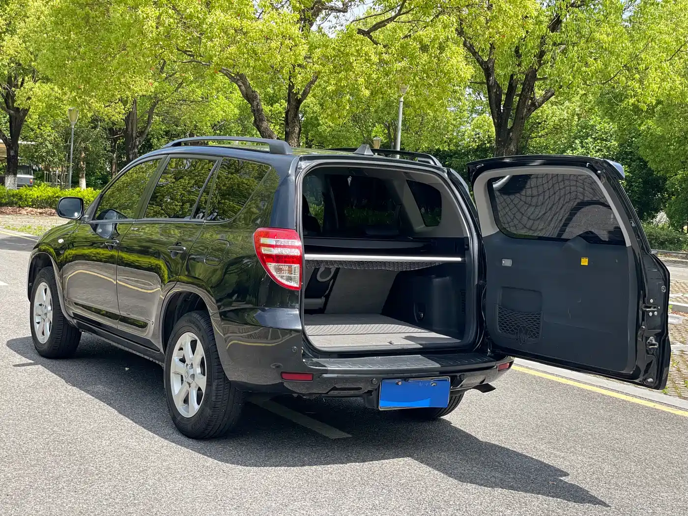 Toyota RAV4 Rongfang 2011 2.0L Automatic Luxury Edition фото 14