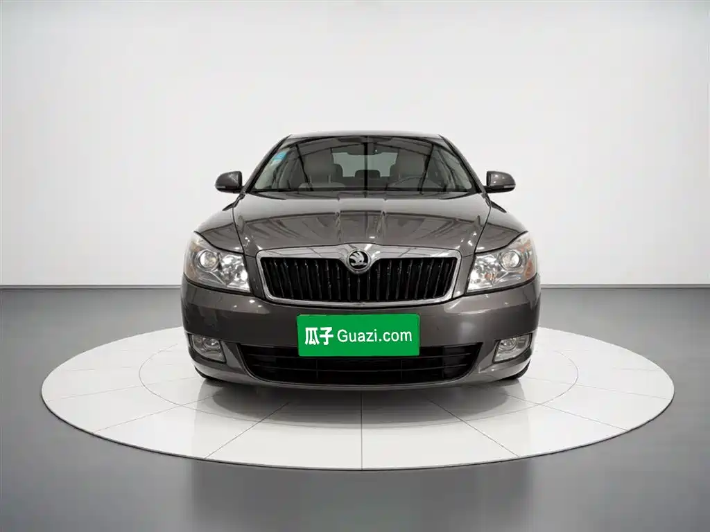 Škoda Octavia 2015 Classic 1.6L Automatic Elite Edition фото 24