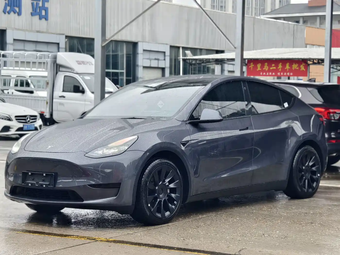 TESLA MODEL Y