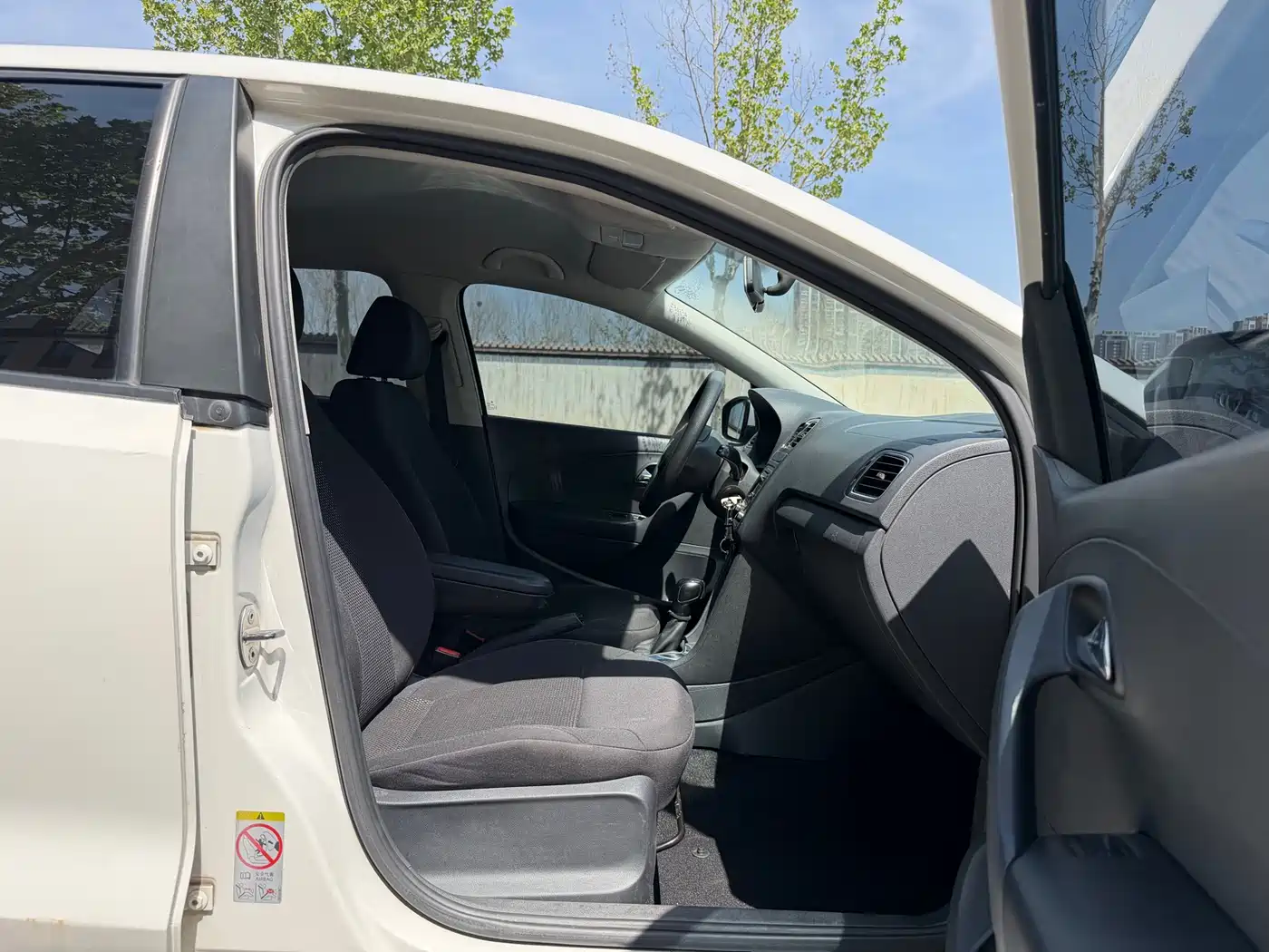 Volkswagen Polo 2013 1.4L Automatic Comfort Edition фото 18