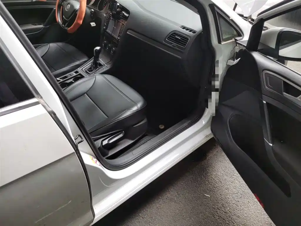Volkswagen Golf 2014 1.6L Automatic Comfort фото 20