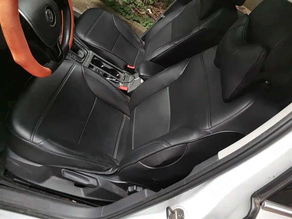 Volkswagen Golf 2014 1.6L Automatic Comfort фото 8