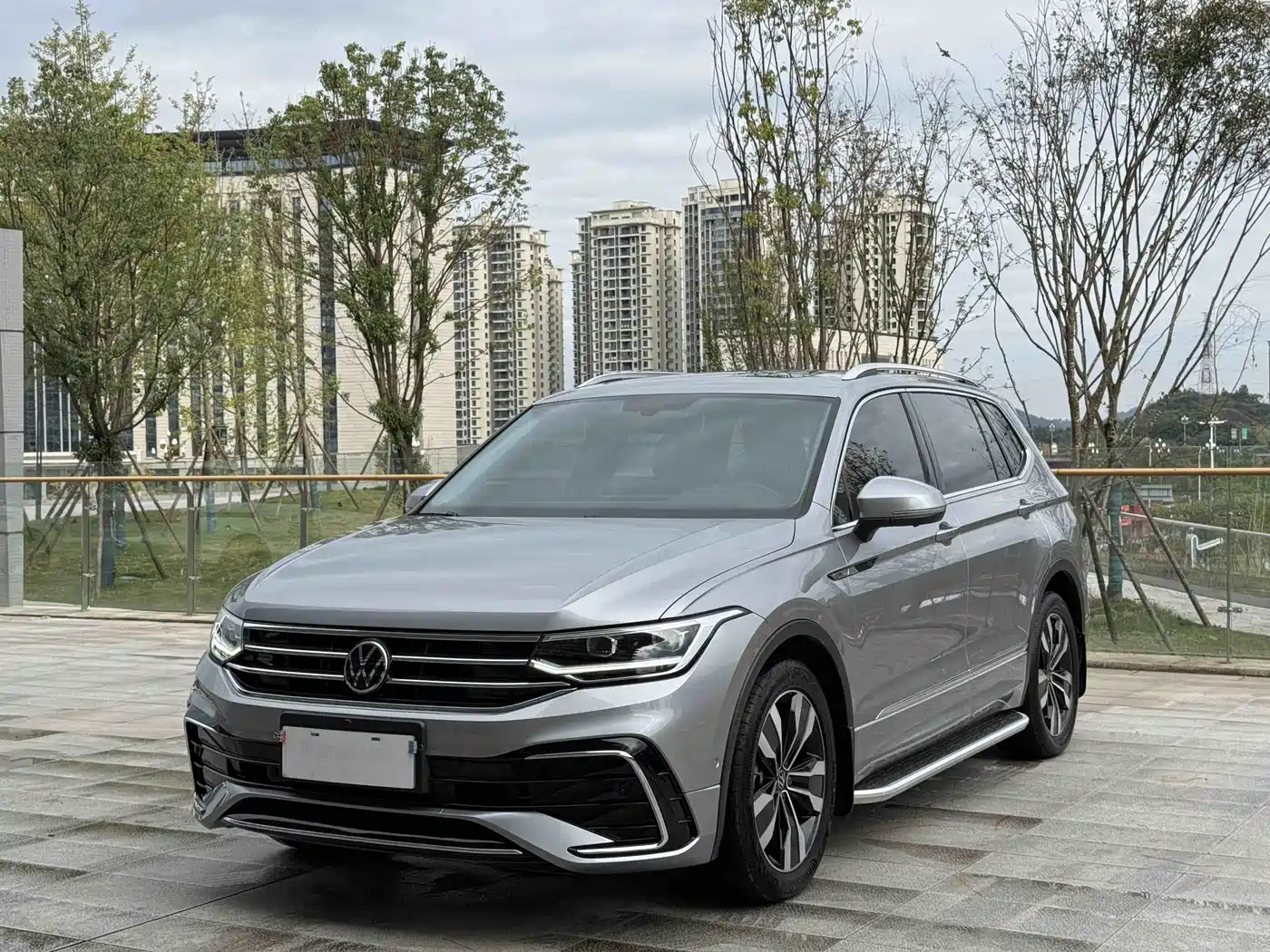 Volkswagen Tiguan L 2022 330TSI Auto 2WD R-Line Premium Edition фото 14