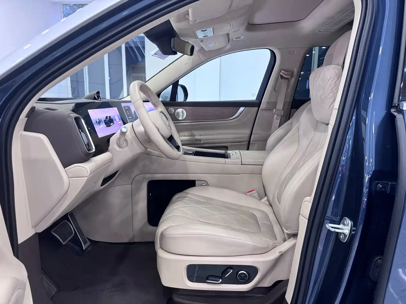 AITO Wenjie AITO M9 2024 Extended Range Ultra 42kWh 6-Seater фото 4