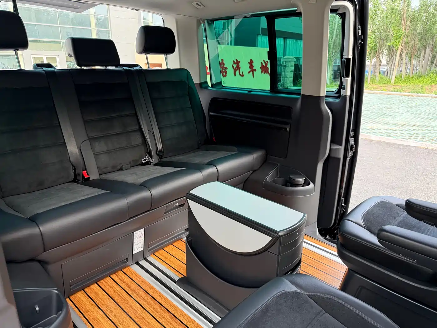 Volkswagen Multivan 2018 2.0TSI 2WD Luxury Edition 7-Seater фото 20