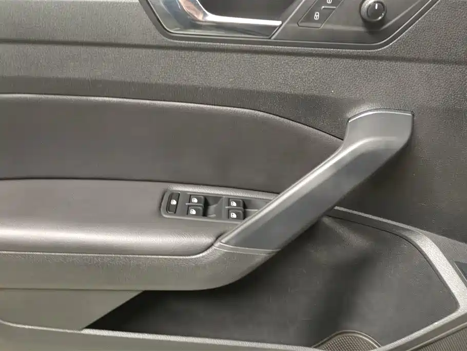 Volkswagen Passat 2015 1.8TSI DSG Honor Edition фото 7