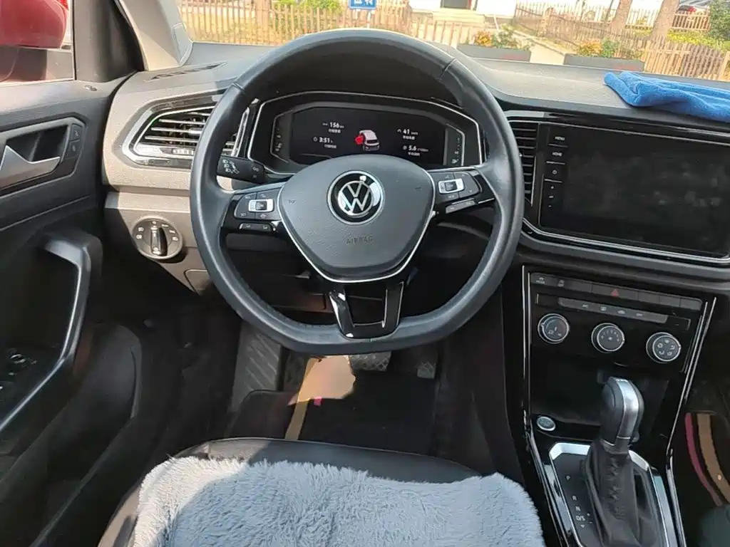 VOLKSWAGEN T-ROC EXPLORING SONGS