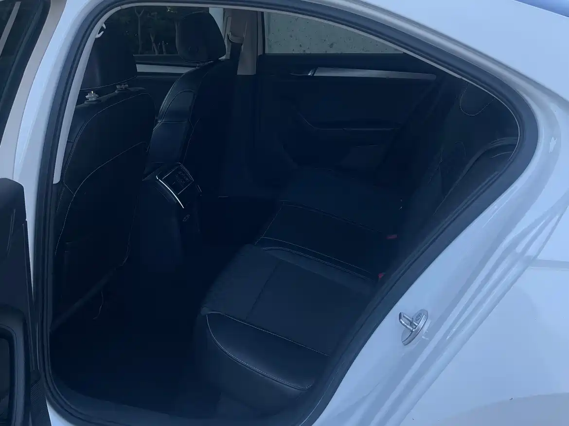 Škoda Superb 2018 TSI330 DSG Comfort Edition China V фото 11