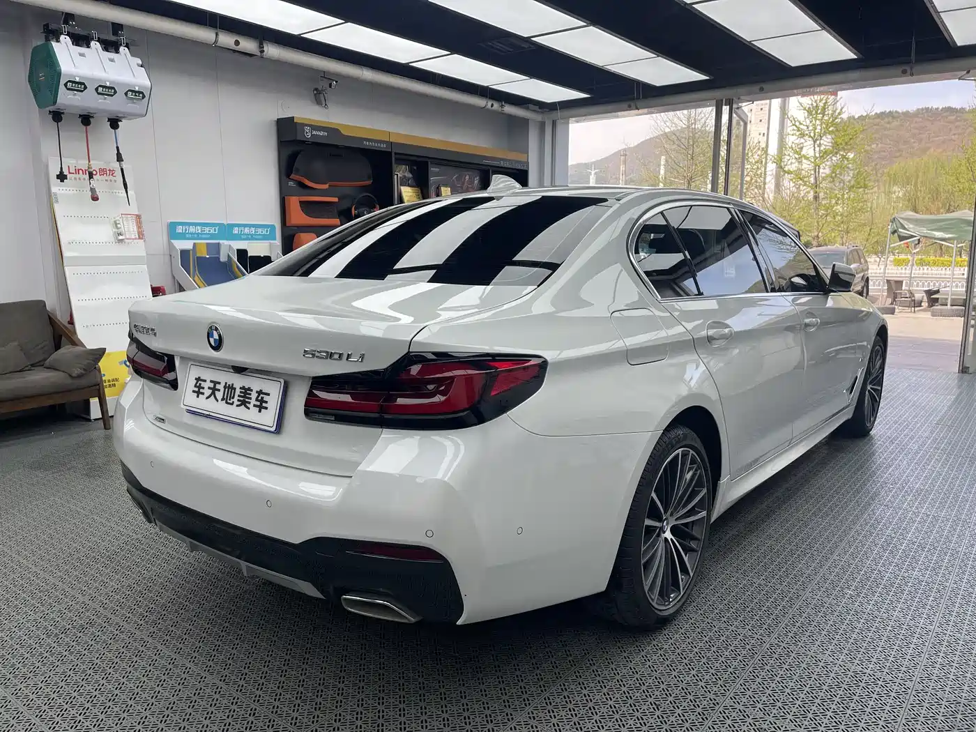BMW 5 Series 2023 530Li xDrive M Sport Package фото 11