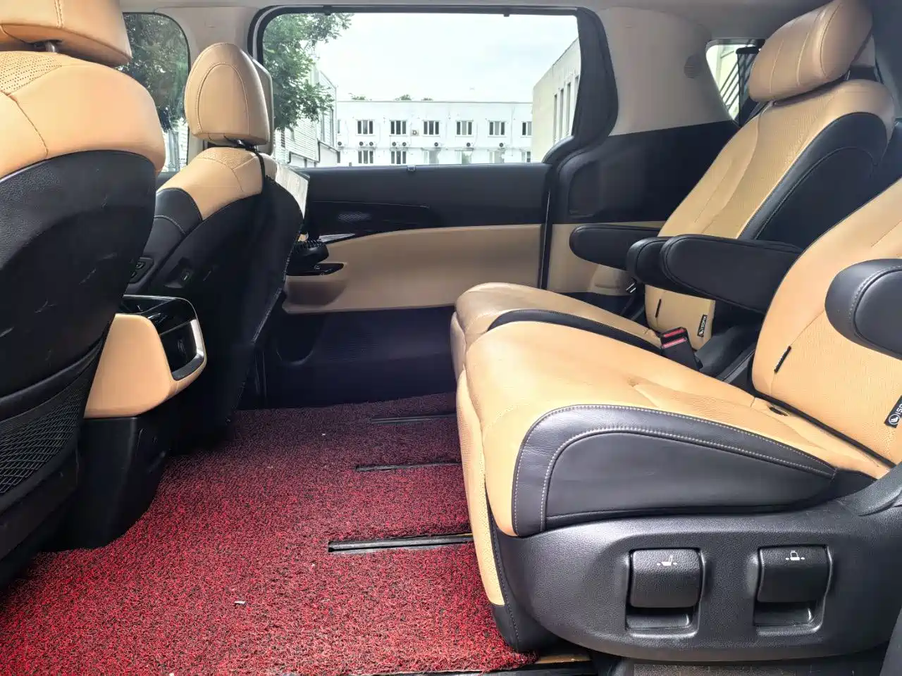Kia Carnival 2021 2.0T Luxury Tech Edition фото 11