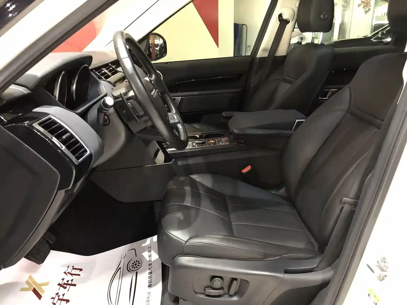 Land Rover Discovery 2018 3.0 SC V6 SE фото 11