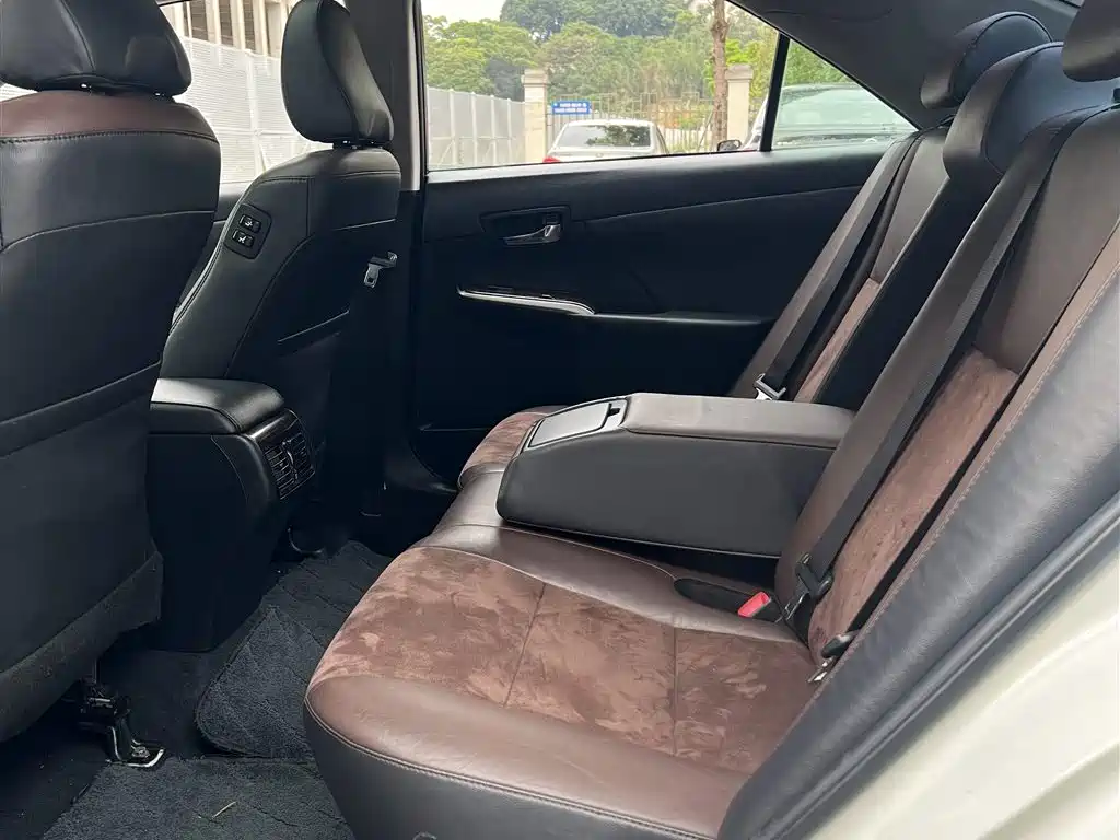 Toyota Camry 2016 2.5G 10th Anniversary Luxury Navigation Edition фото 5