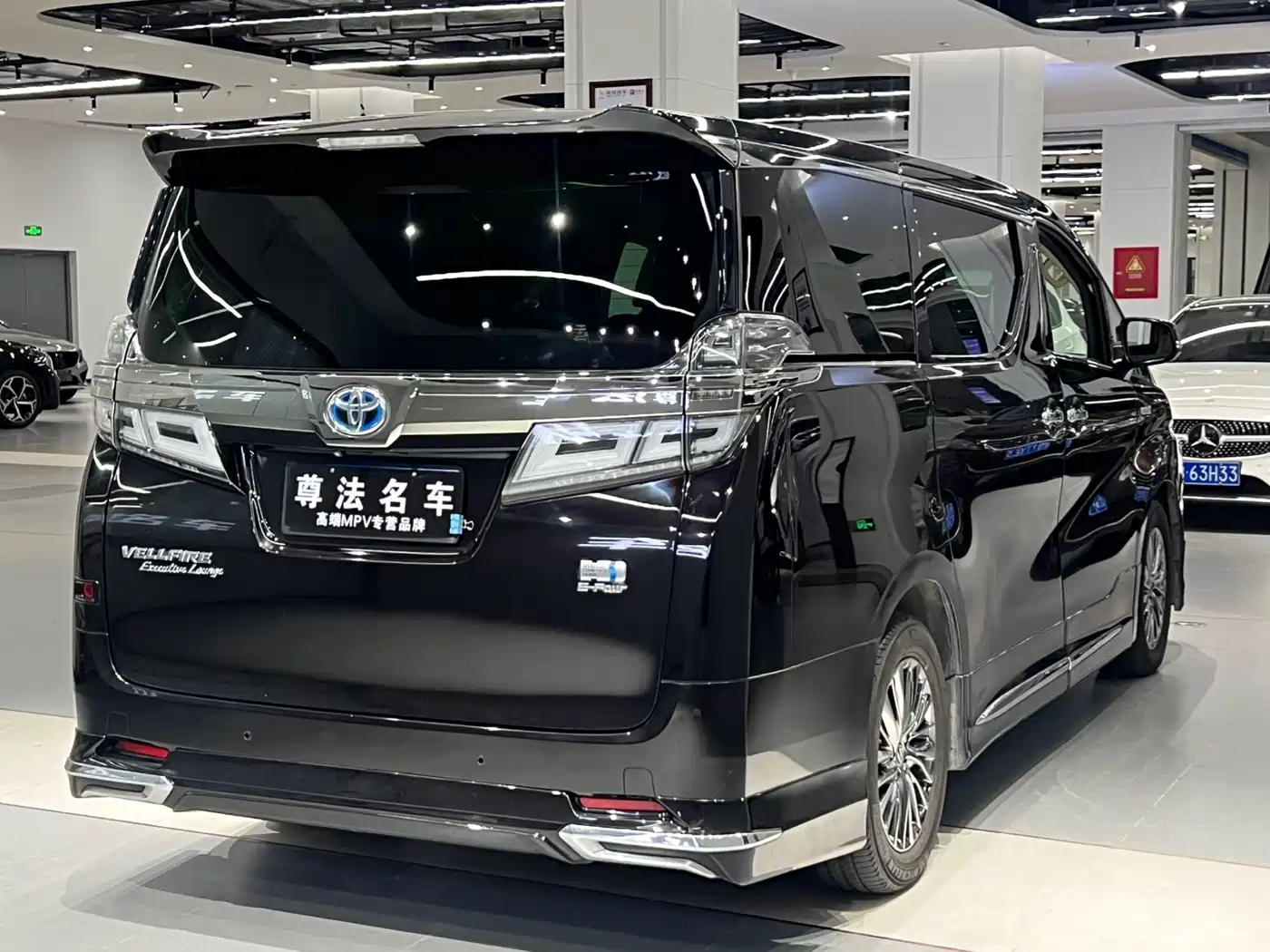 Toyota Vellfire 2019 Hybrid 2.5L HV Premium Edition фото 5