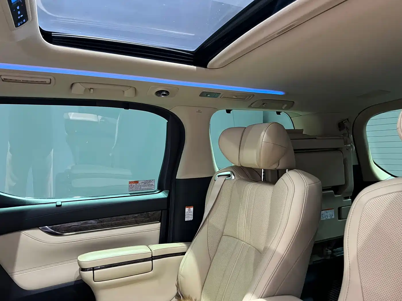 Toyota Vellfire 2019 Hybrid 2.5L HV Premium Edition фото 8