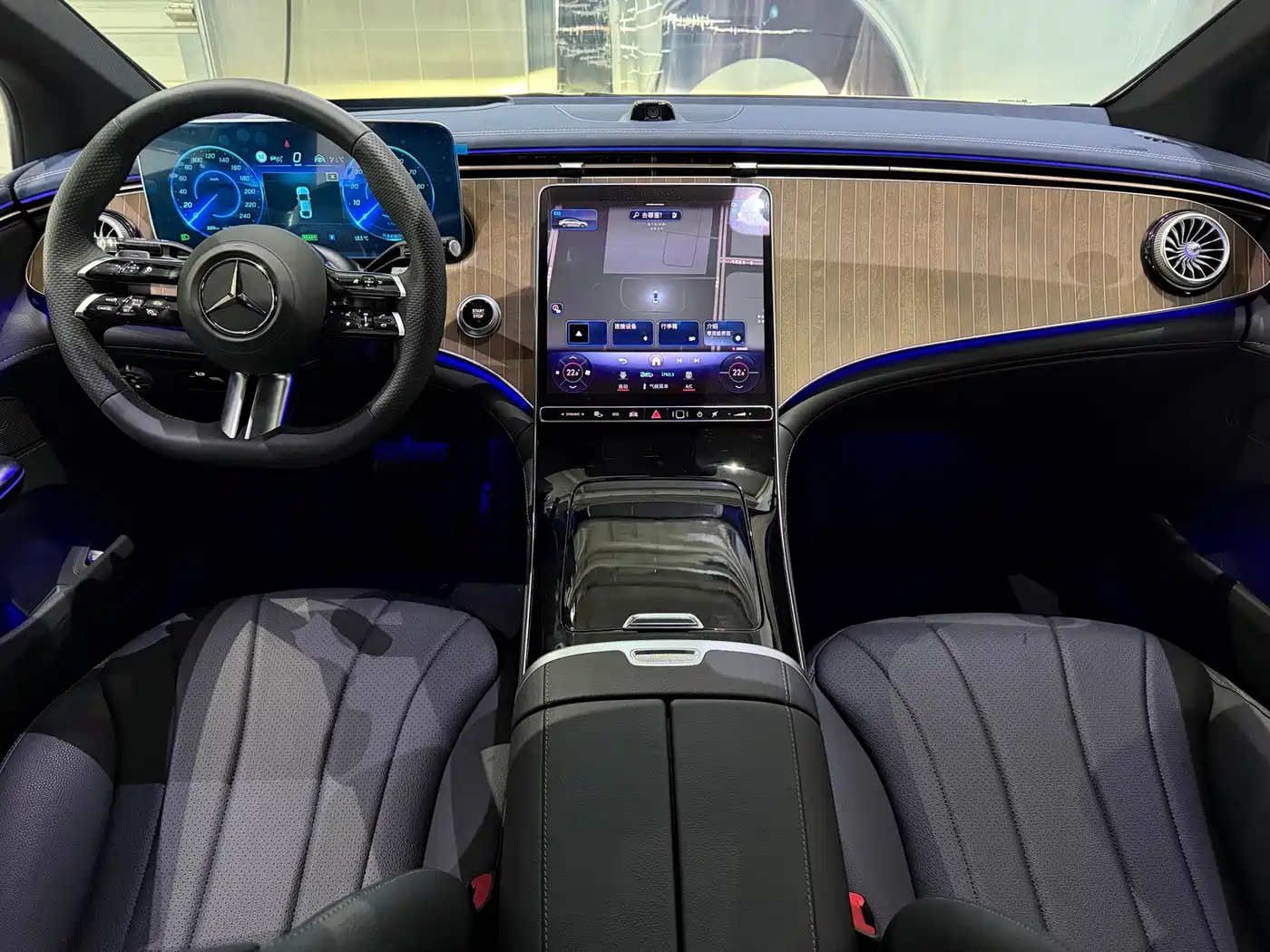 Mercedes-Benz EQE 2025 2025 Model 500 4MATIC Luxury Edition