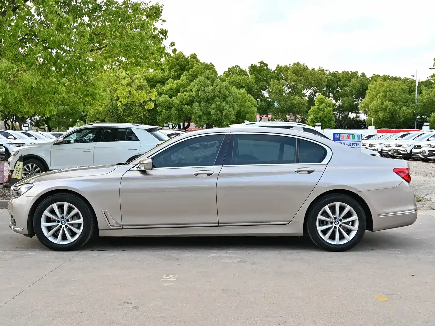 BMW 7 Series 2016 730Li Leading фото 3