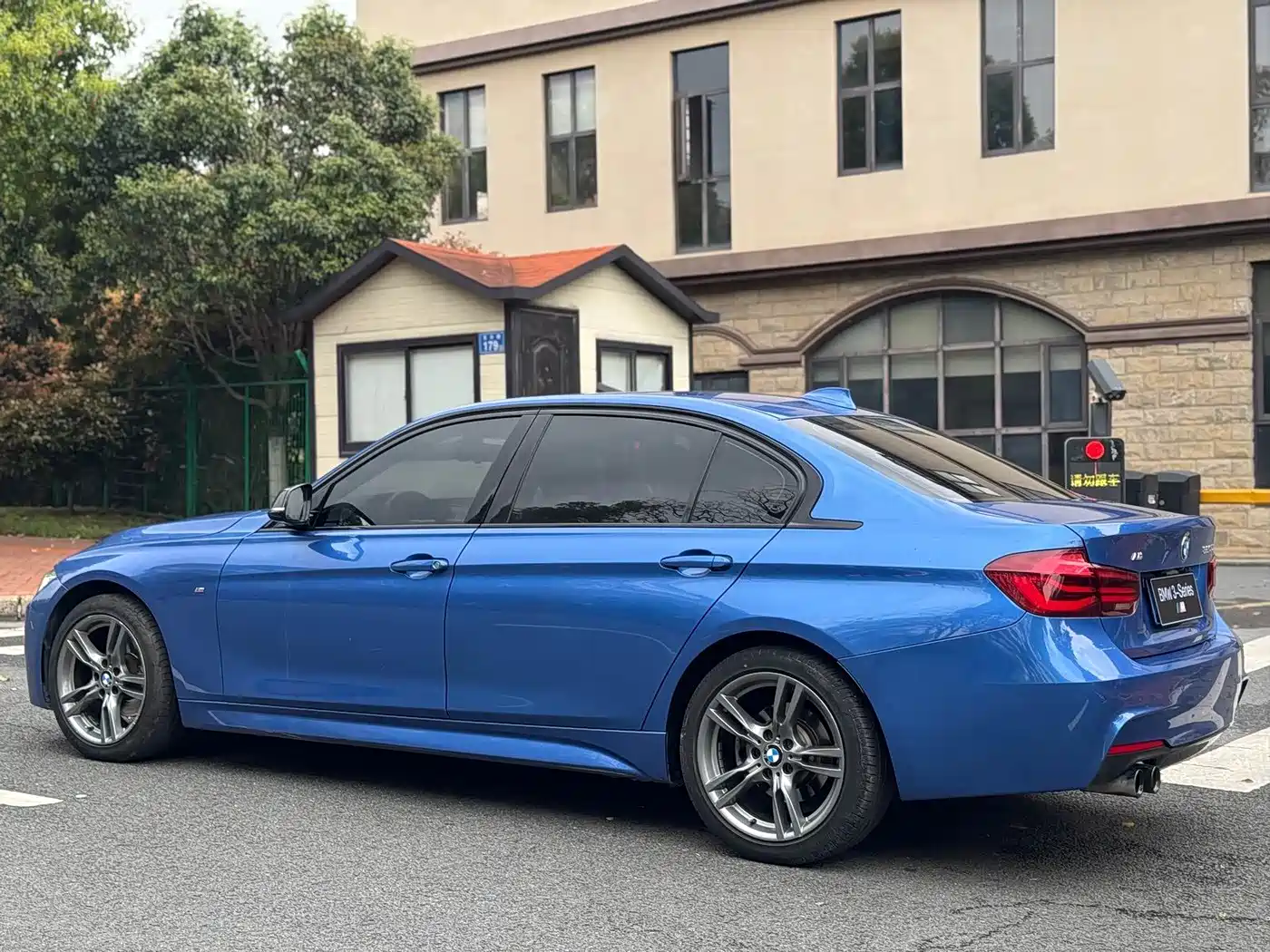 BMW 3 Series 2019 320Li M Sport Black Night Edition фото 9