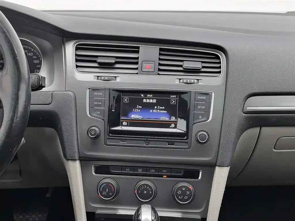 Volkswagen Golf 2016 230TSI Automatic Comfort фото 12