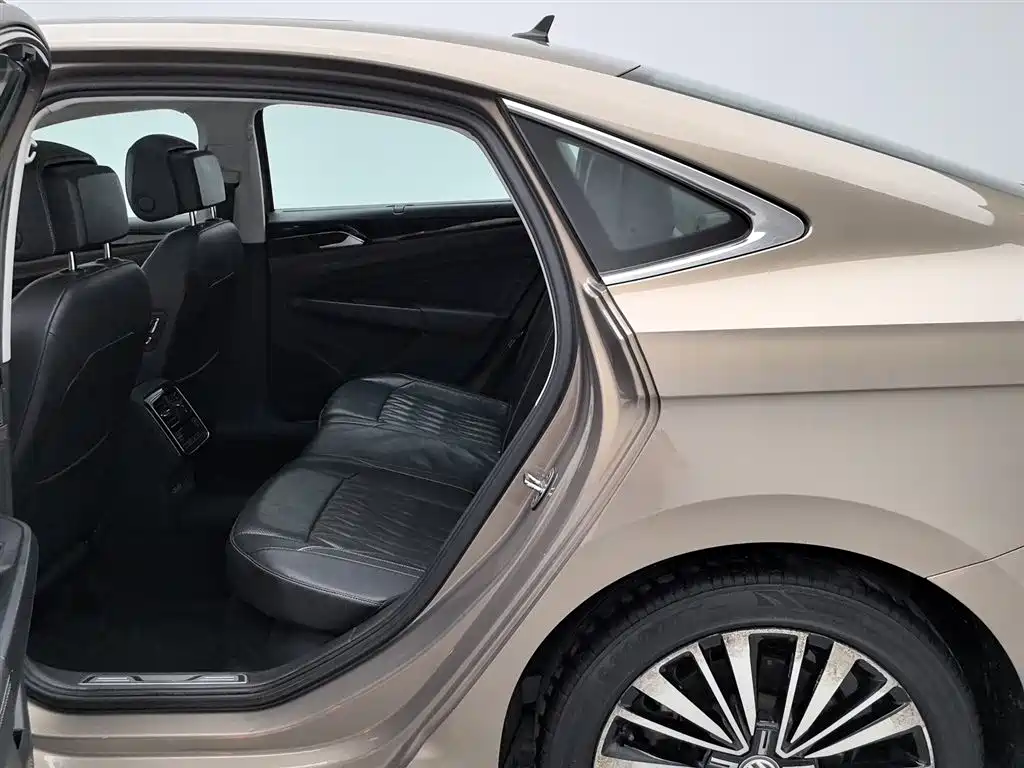 Volkswagen Passat 2019 Model 380TSI Luxury Edition China VI фото 15