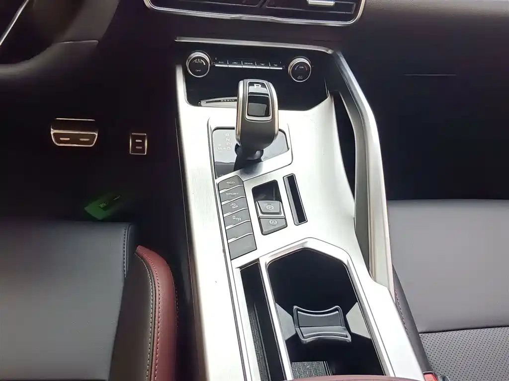 Фото 6 - Geely Coolray