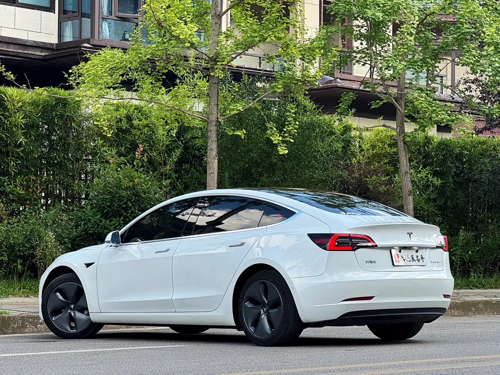 Фото 10 - Tesla Model 3