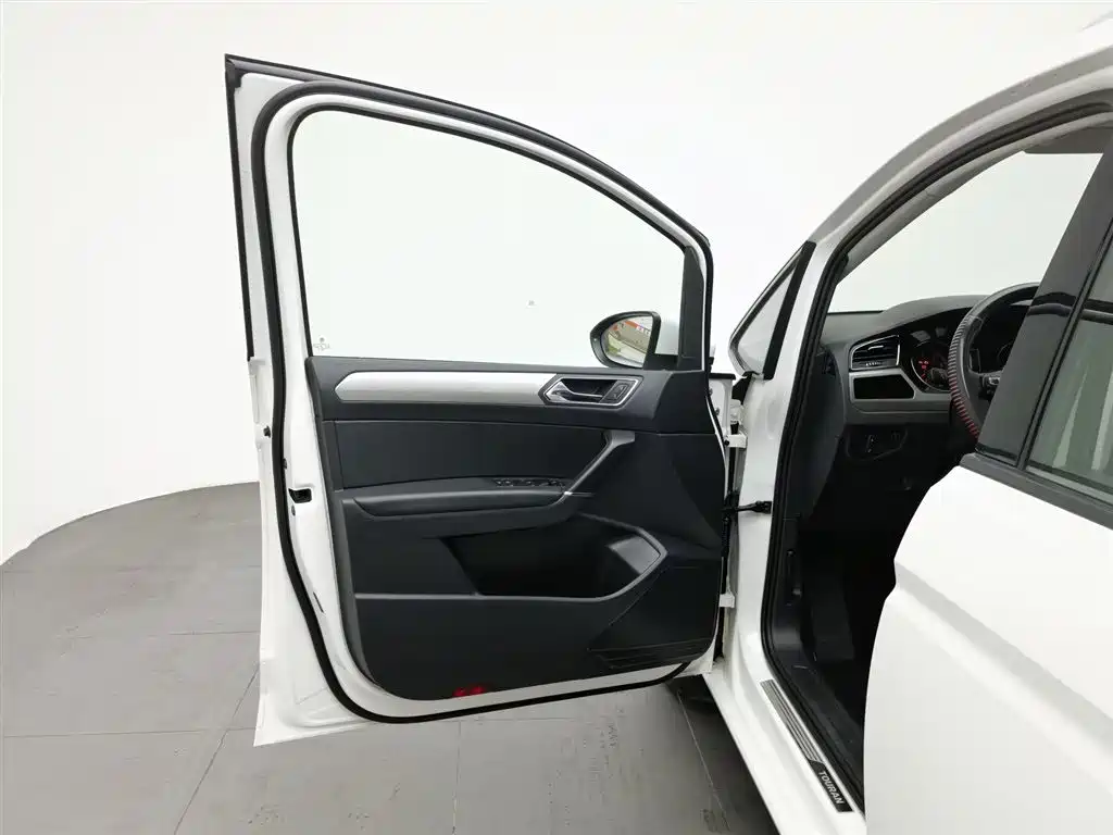 Volkswagen Touran 2018 Touran L 280TSI DSG Comfort 7-seater China V фото 8