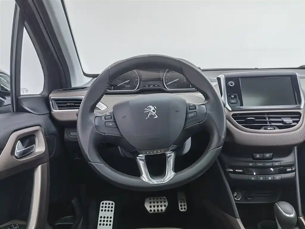 Peugeot 2008 2014 1.6L Automatic Navigation Edition фото 11
