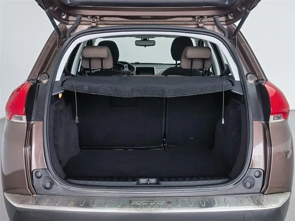 Peugeot 2008 2014 1.6L Automatic Navigation Edition фото 16