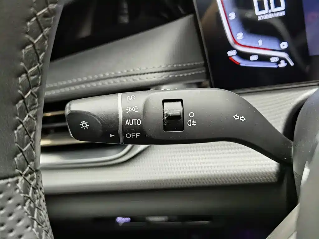Hongqi H5 2024 1.5T DCT Smart Connect Flag Rhythm Edition фото 21
