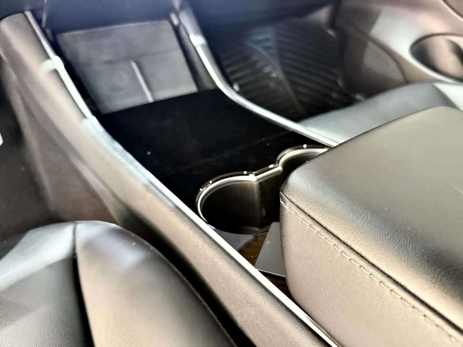 Фото 10 - Tesla Model 3