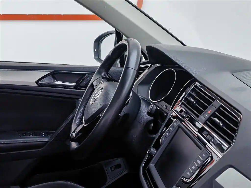 Volkswagen Tiguan L 2017 380TSI Automatic 4WD Luxury Edition фото 22