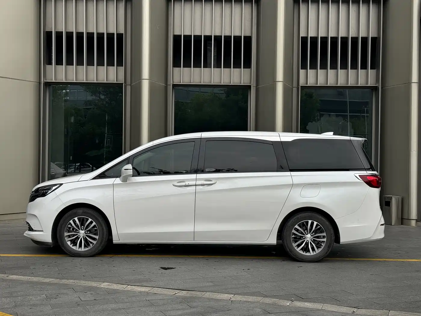 Buick GL8 2022 ES Landmark 653T Smart Luxury фото 7