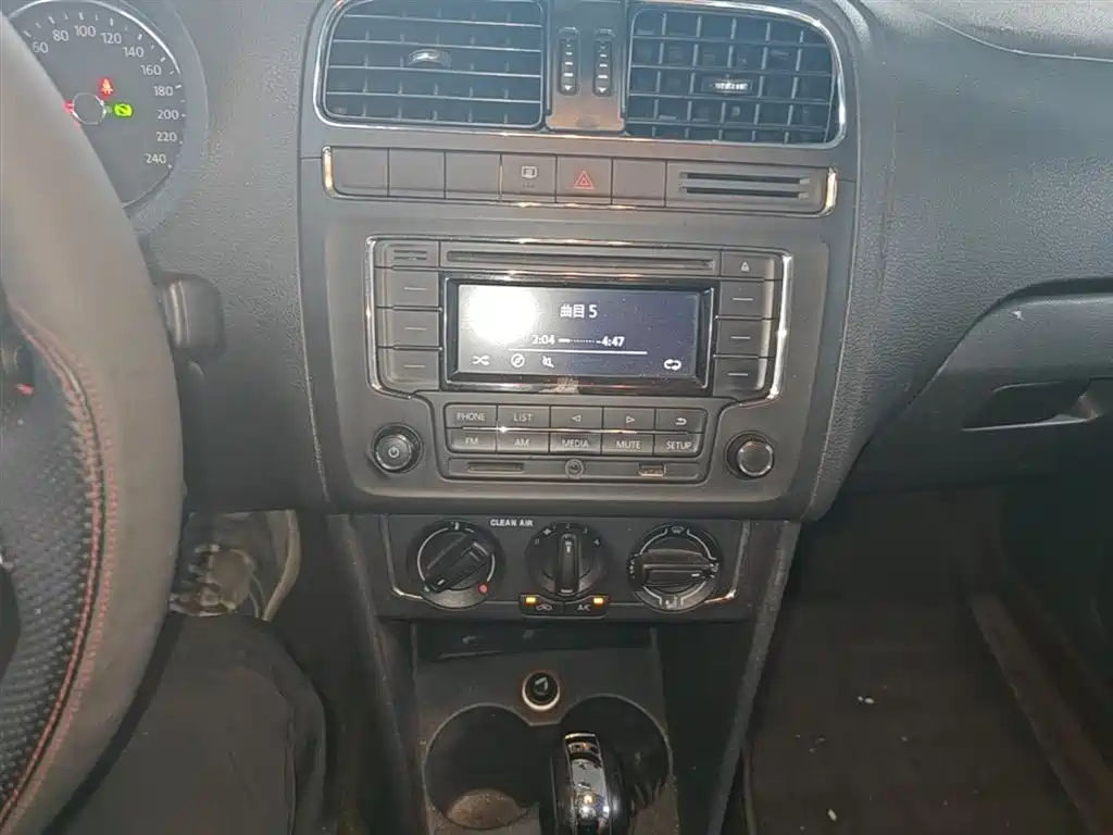 Volkswagen Polo 2016 1.6L Automatic Comfort фото 6