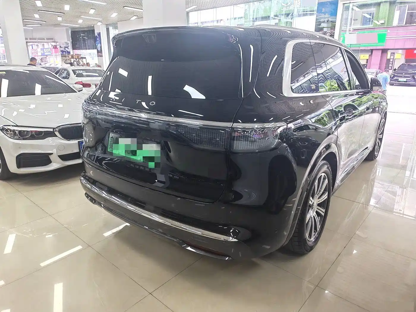AITO Wenjie AITO M8 2025 Pure Electric Max+ 6-Seater Long Range Version фото 3