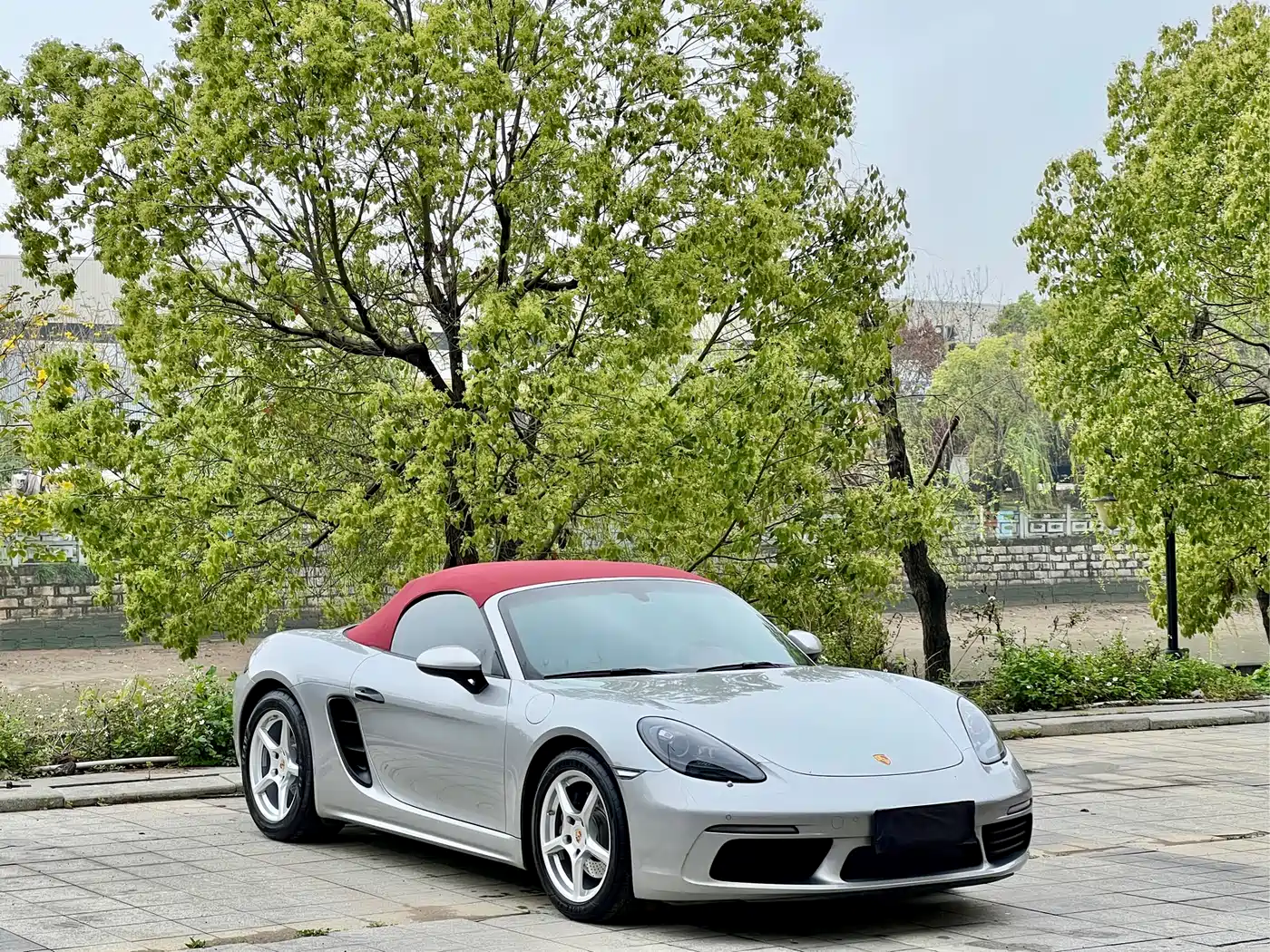 PORSCHE 718