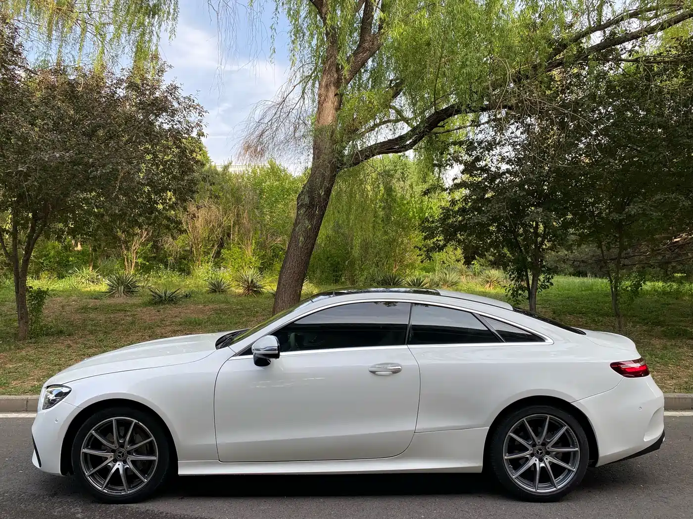 Mercedes-Benz E-Class (Import) 2023 E 260 Coupe фото 3