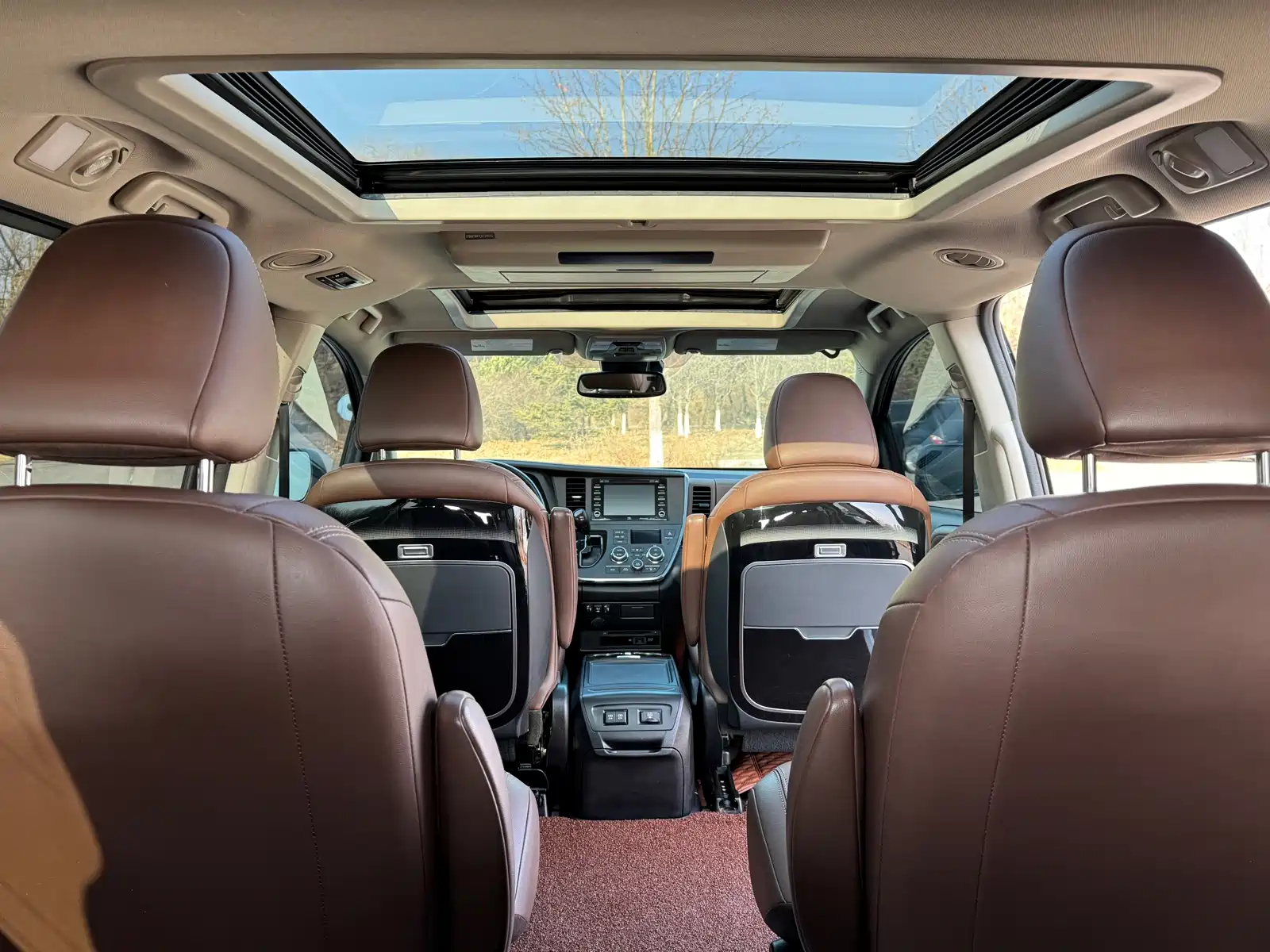 صورة 14 - Toyota Sienna