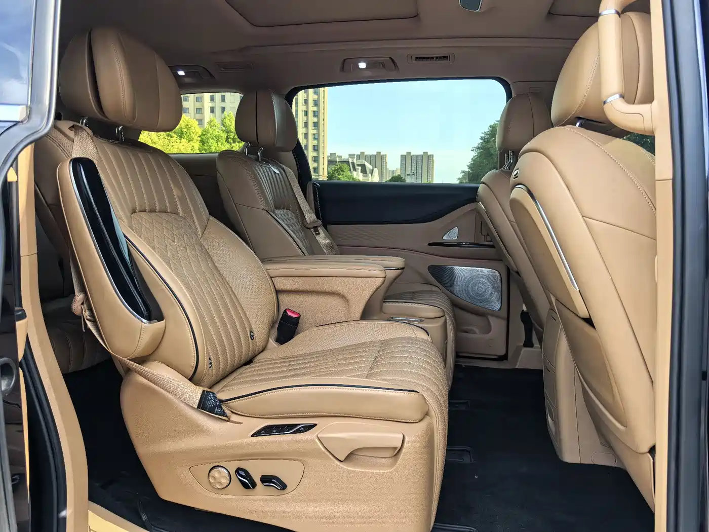 Voyah Auto Voyah Dreamer 2022 Low-carbon Dream+Smart Package фото 11