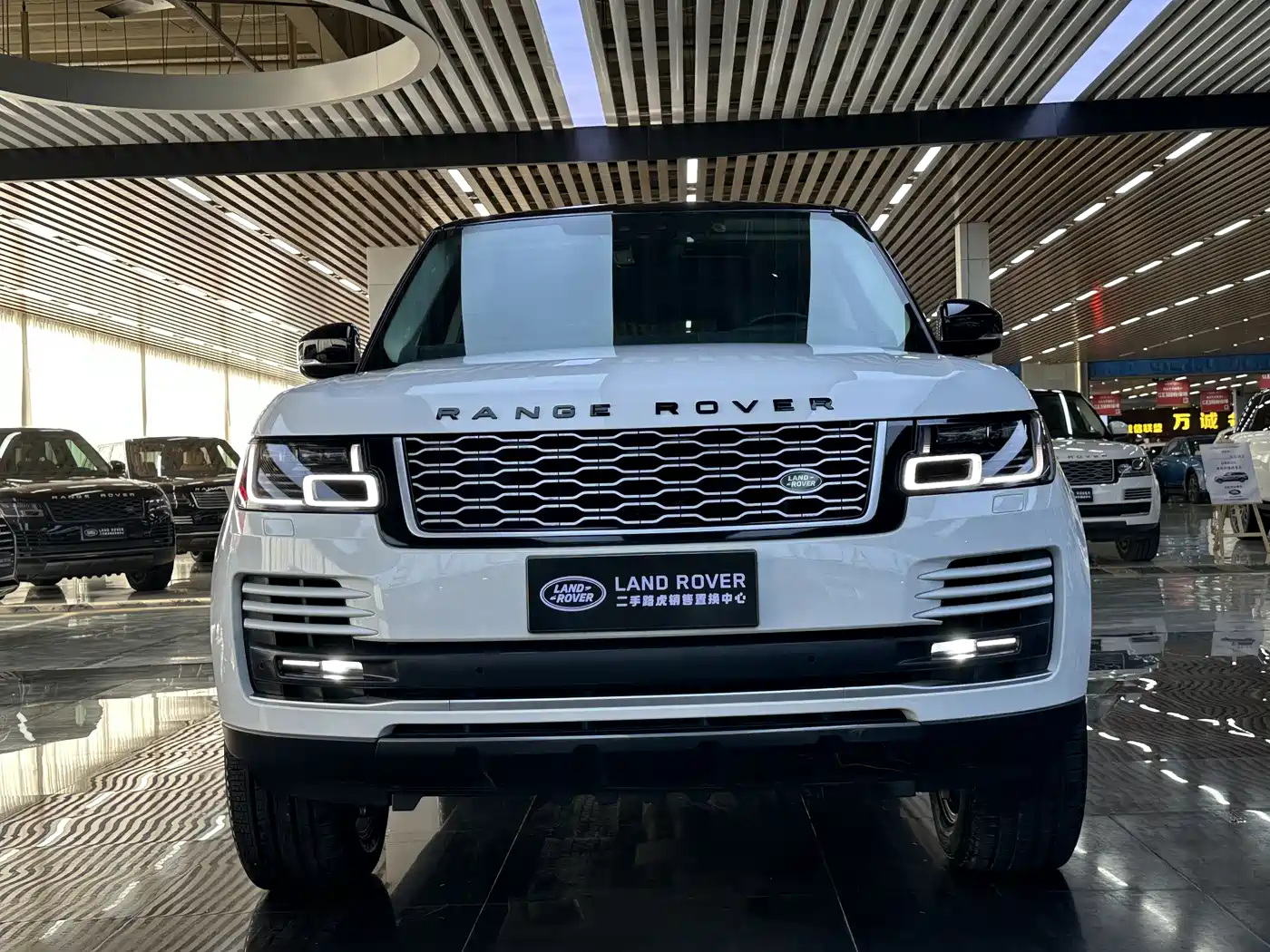 Land Rover Range Rover 2018 3.0 SC V6 Vogue Heritage Extended Edition фото 2